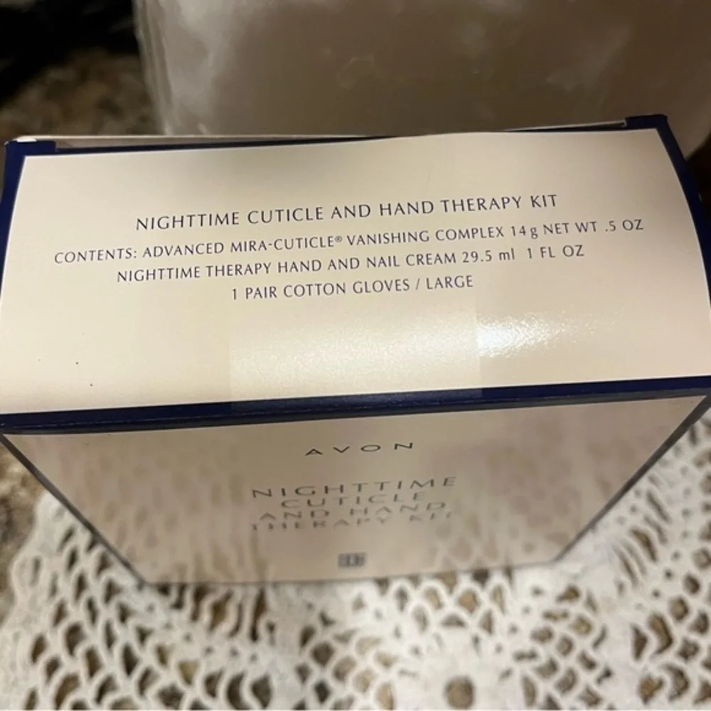 Avon Nighttime Cuticle and Hand Therapy Kit NIB